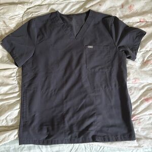 FIGS Chisec Three-Pocket Scrub Top (Charcoal Gray)